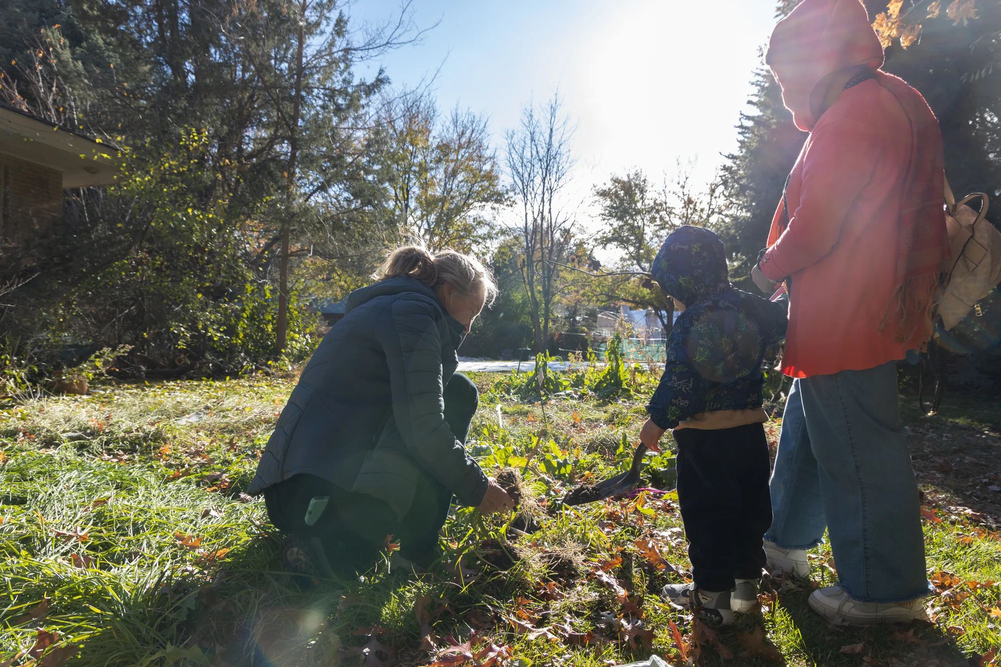 Danica Larson invited Mohammadi and her two children over to pick out items in her  garden after their medical appointments. Photo: Andrea Kramar, Rocky Mountain PBS