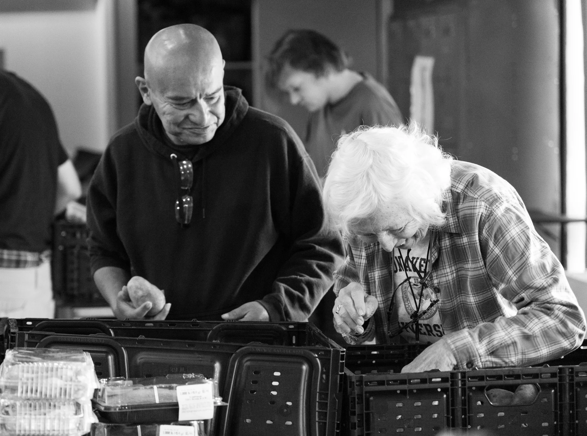Joy’s Kitchen encourages clients and volunteers alike to take food from the pantry in order to reduce food waste. Photo: Carly Rose, Rocky Mountain PBS