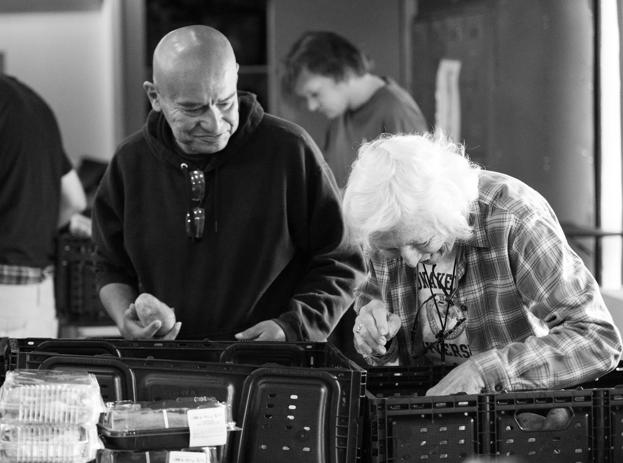 Joy’s Kitchen encourages clients and volunteers alike to take food from the pantry in order to reduce food waste. Photo: Carly Rose, Rocky Mountain PBS