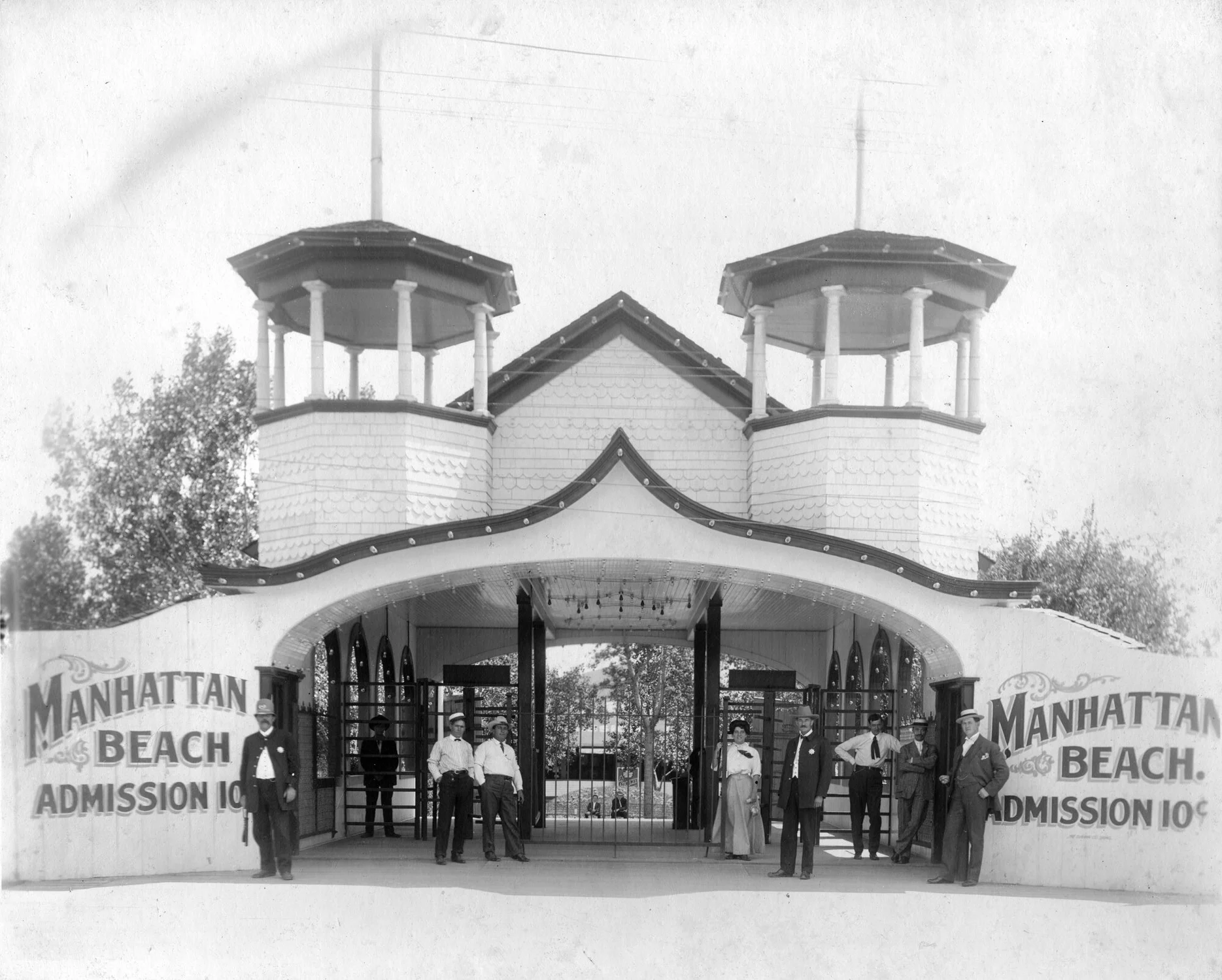 A photo from around 1900 shows the entrance to the Manhattan Beach amusement park. Photo courtesy Denver Public Library Special Collections