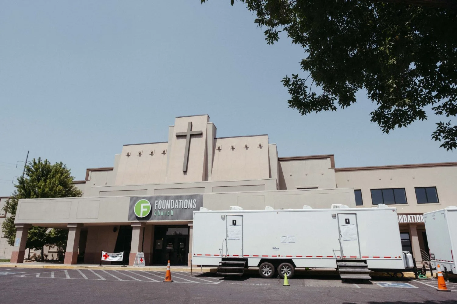 Red cross sets up a mobile shower trailer outside of the Foundations Church. The Church served as an evacuation center for the fires. Photo: Peter Vo, Rocky Mountain PBS