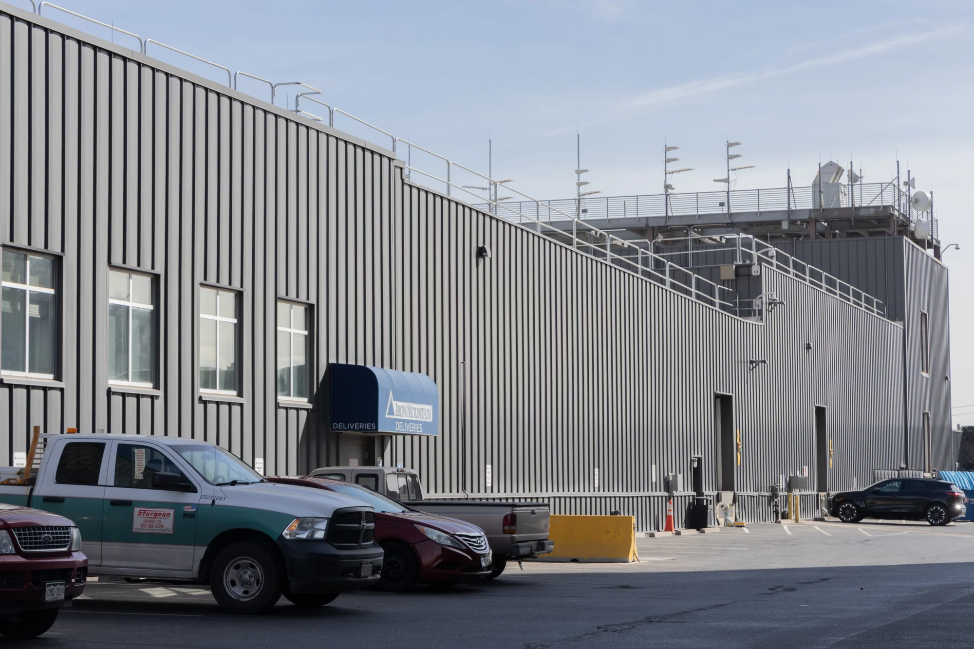 Iron Mountain Data Centers Den-1 at the edge of downtown Denver’s RiNo neighborhood. A luxury apartment building sits next door to the data center. Photo: Andrea Kramar, Rocky Mountain PBS