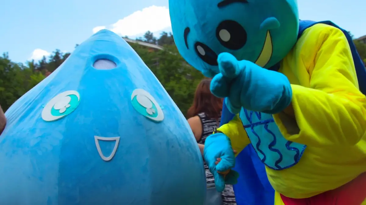 Gaga (left) and Wawa (right) made a special appearance at the 2024 Manitou Springs Waterfest. Photo: Chase McCleary, Rocky Mountain PBS