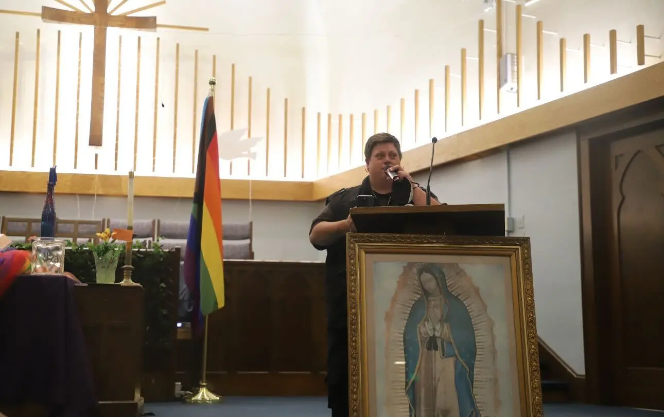 Onyx Steele shares memories of Jax Gratton at a memorial service. Photo: Alec Berg, Rocky Mountain PBS