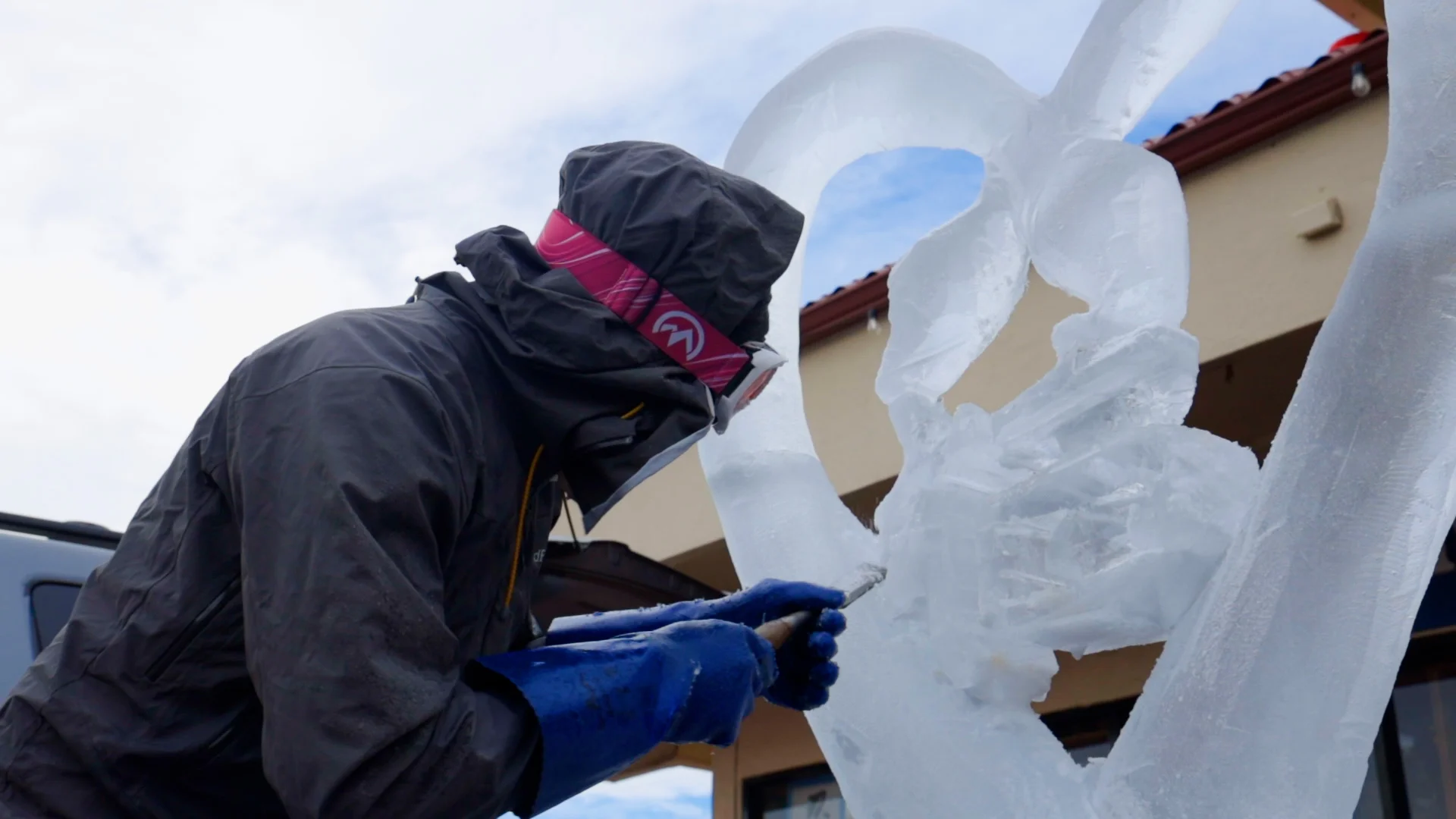 Once Bui uncovers the ice and starts carving, he works quickly, making decisive cuts with the chainsaw. Photo: Carly Rose, Rocky Mountain PBS