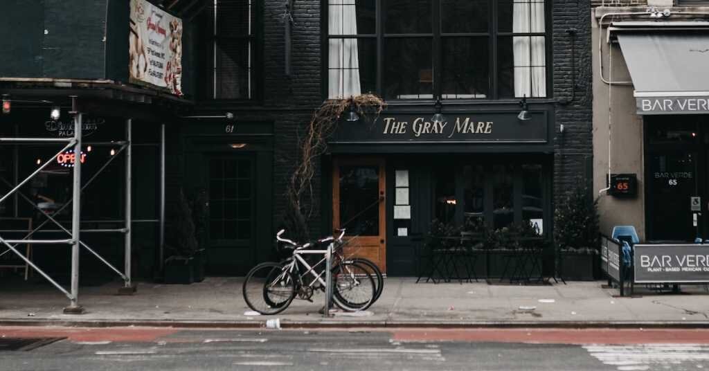 A bicycle parks in front of a retail restaurant in NYC