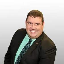 Headshot of Dan Sterba, a commercial real estate lender
