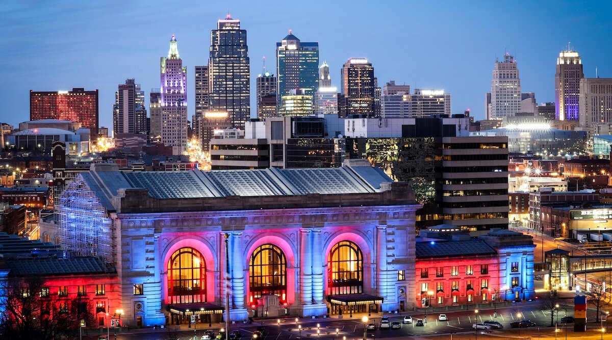 Kansas City's skyline and buildings at night