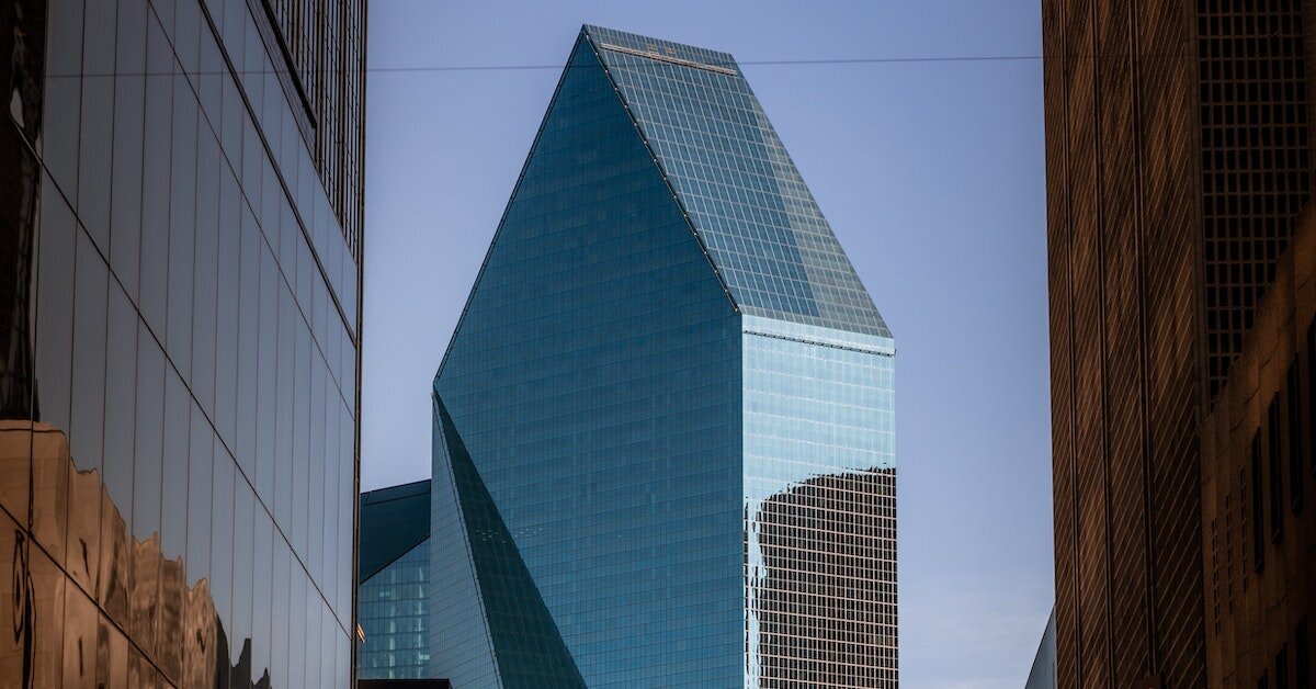 A closeup of a significant building in downtown Dallas