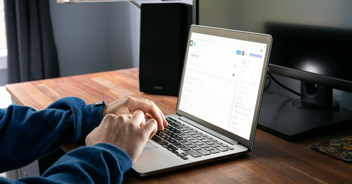 A professional writing an email in an email marketing tool