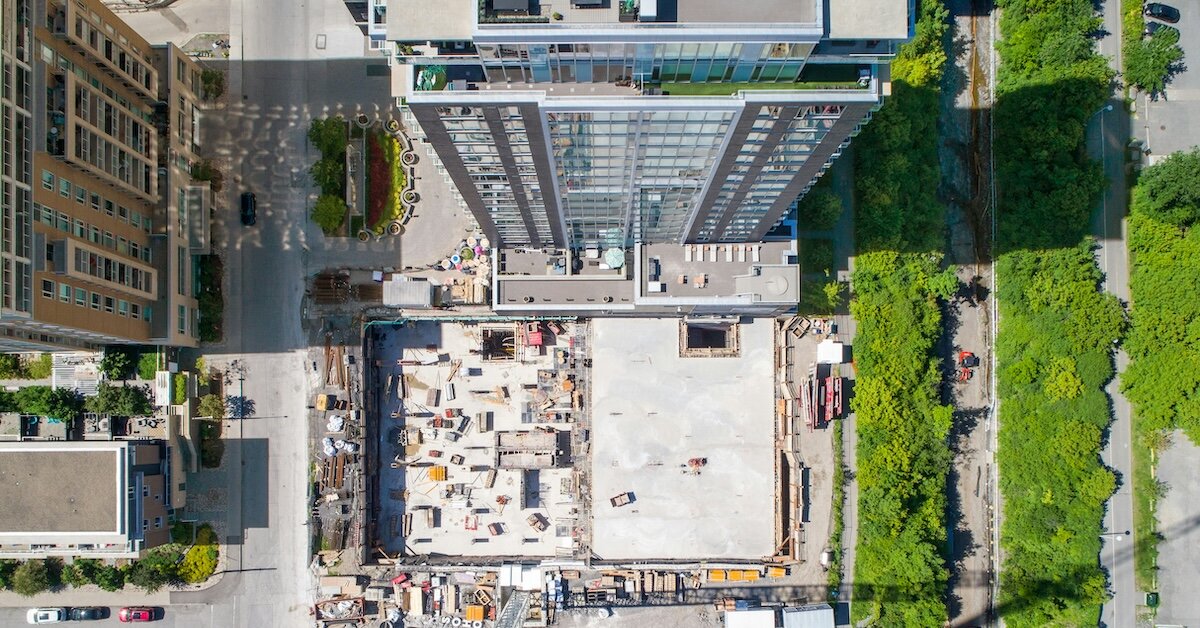 An overhead shot of a multifamily development site surrounded by other multifamily buildings