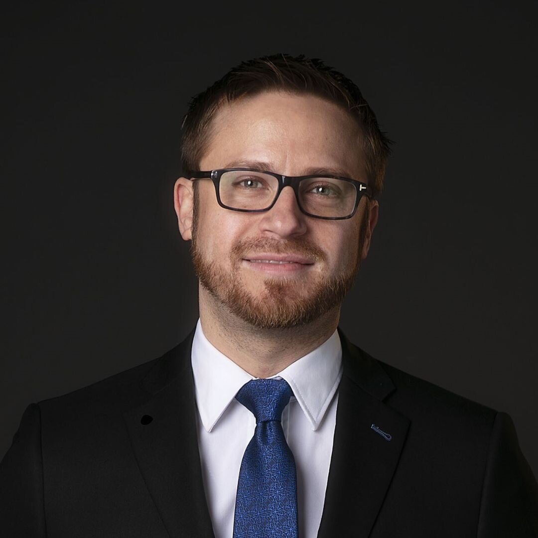 Headshot of Daniel Galvan