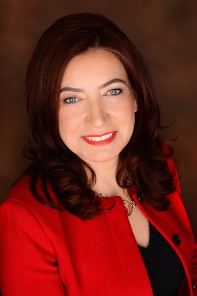 Headshot of Deniz Senyurt