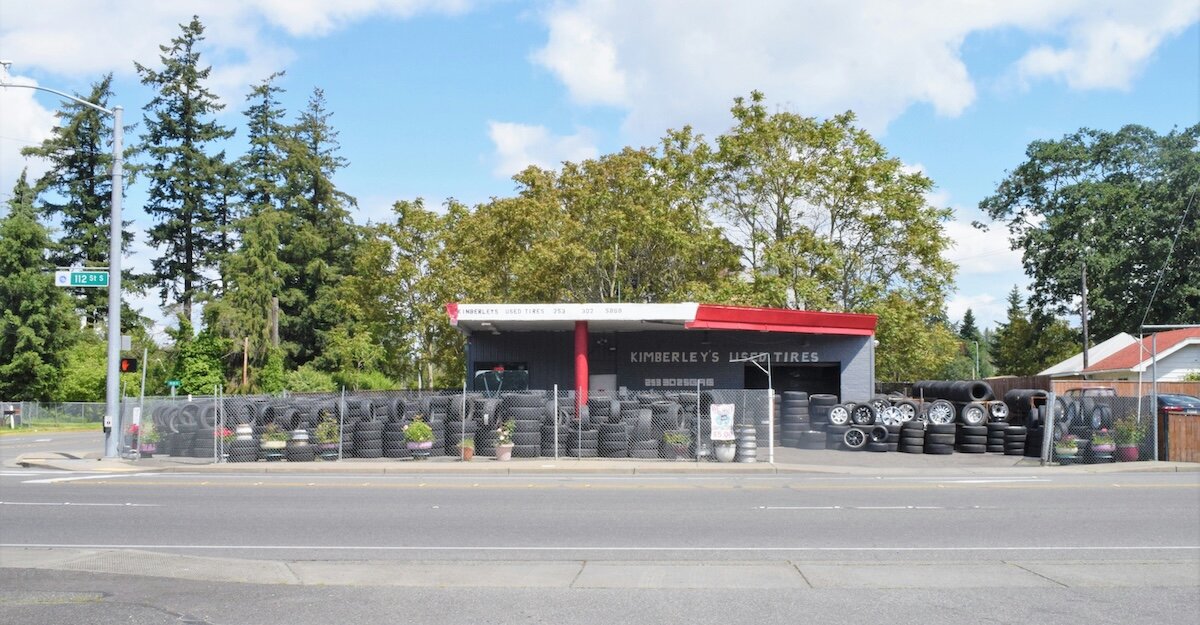 a tire and auto retail center