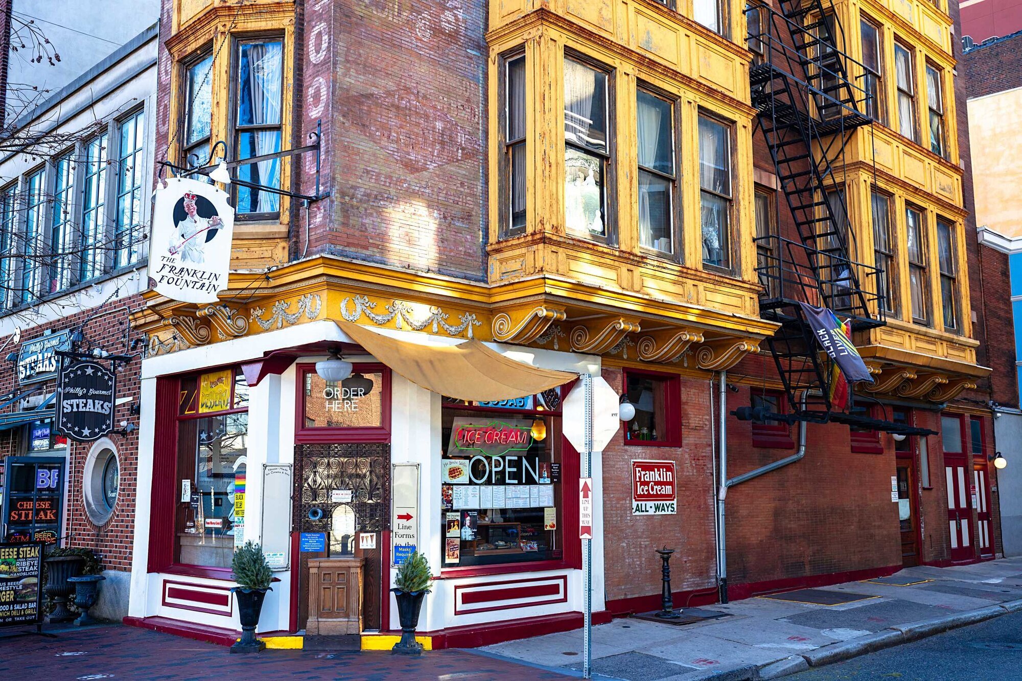 Downtown historic-looking buildings in Philadelphia