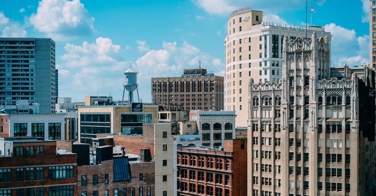 Offices and skyrisers with a watertower in the background in Detroit