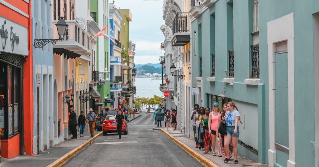 An alley image of retail shops and offices in Puerto Rico, crowded with tourists