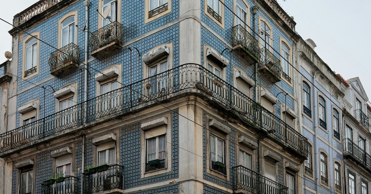 A corner of a multifamily apartment building in Louisiana's French Quarter