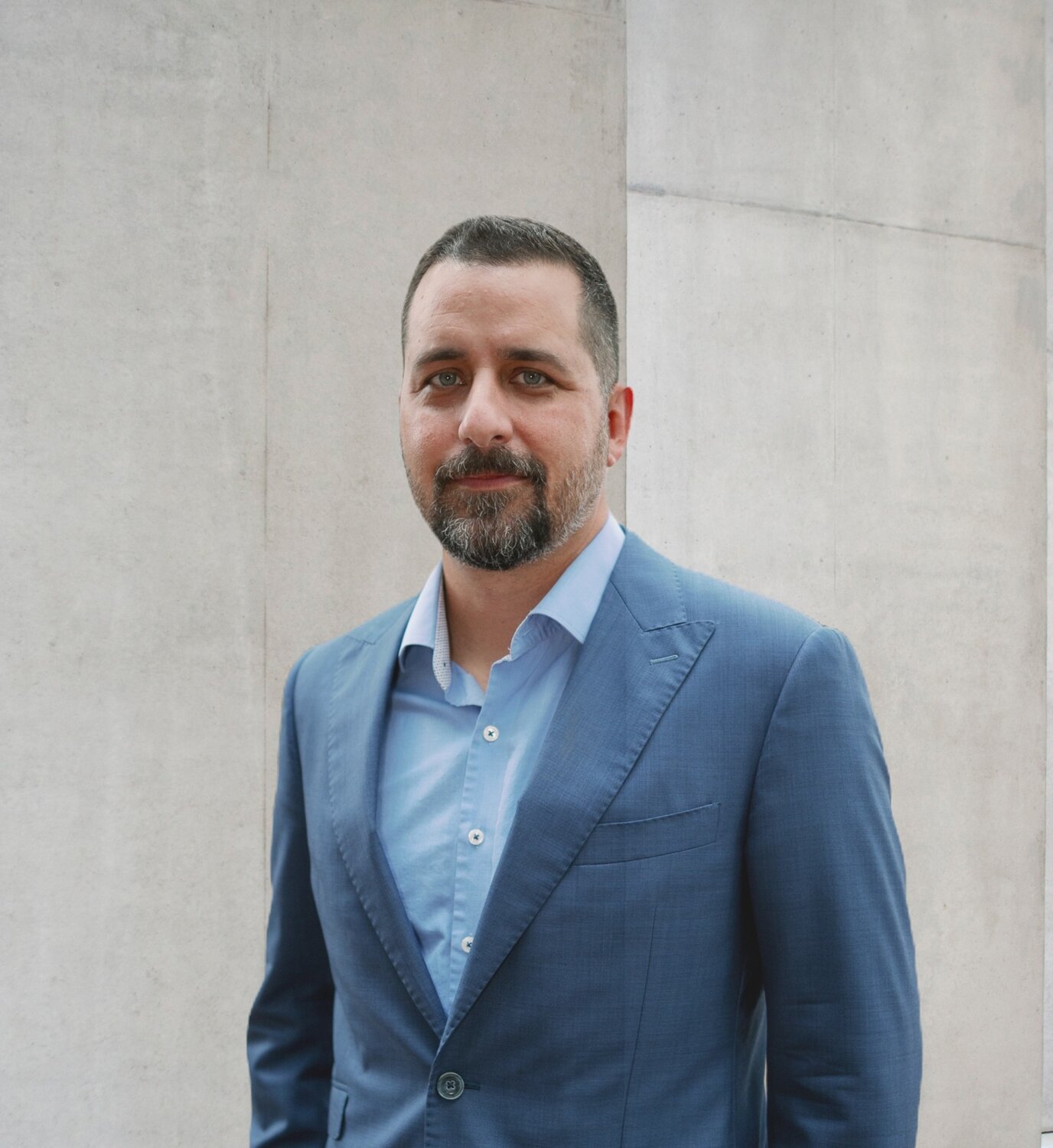 Headshot of Elliot Smith of Flatbay Capital