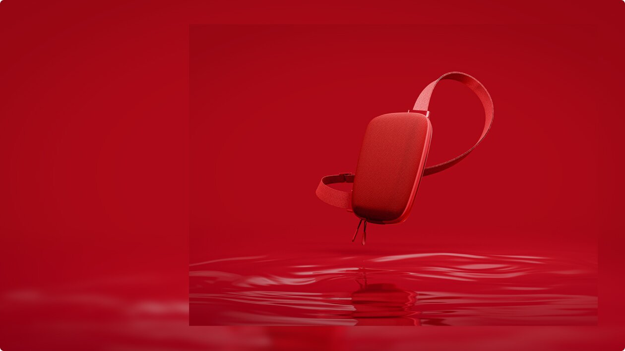 Une image d'un sac bandoulière Ploom Ora Ito en édition spéciale sur fond rouge