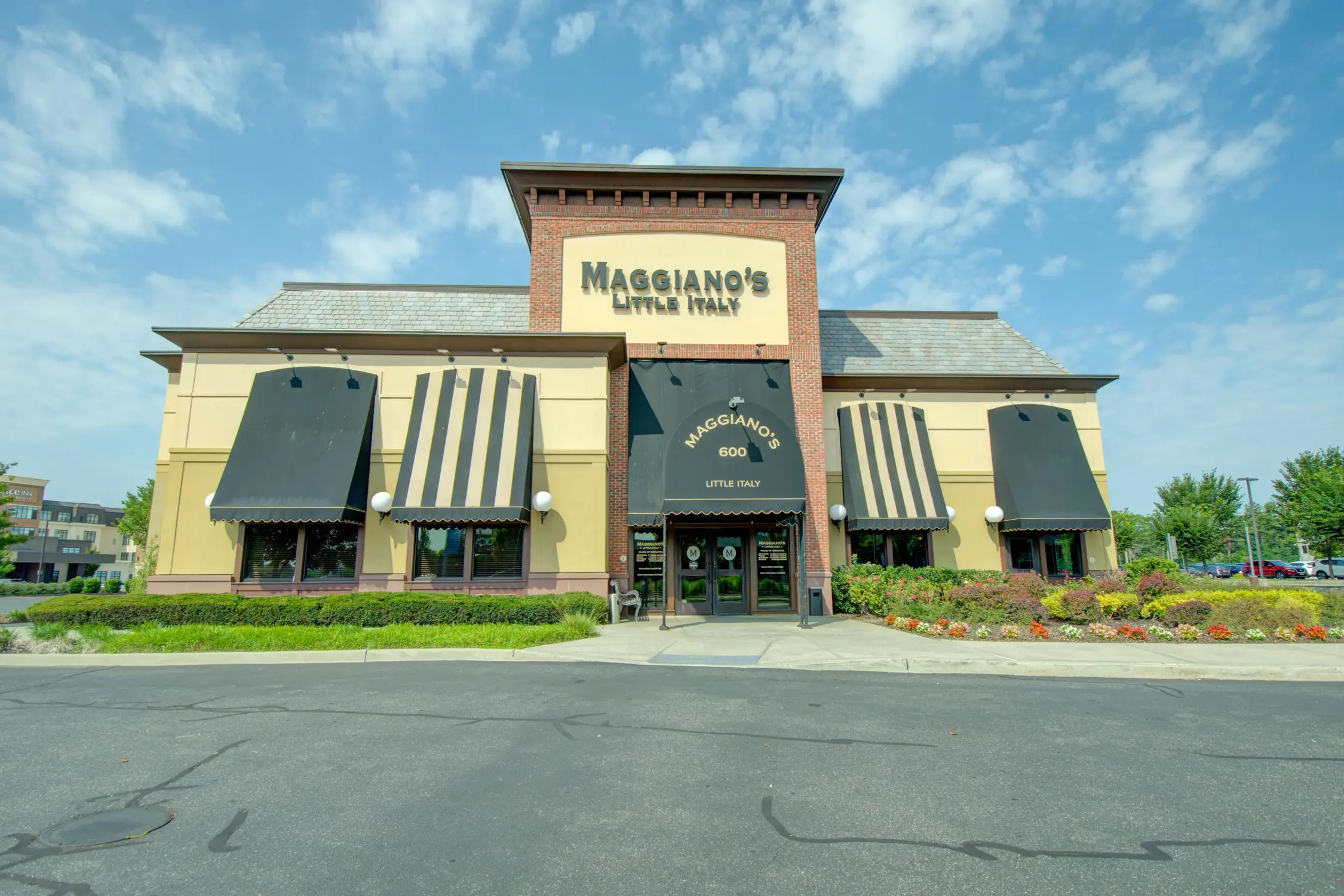 Maggiano's Garden City exterior