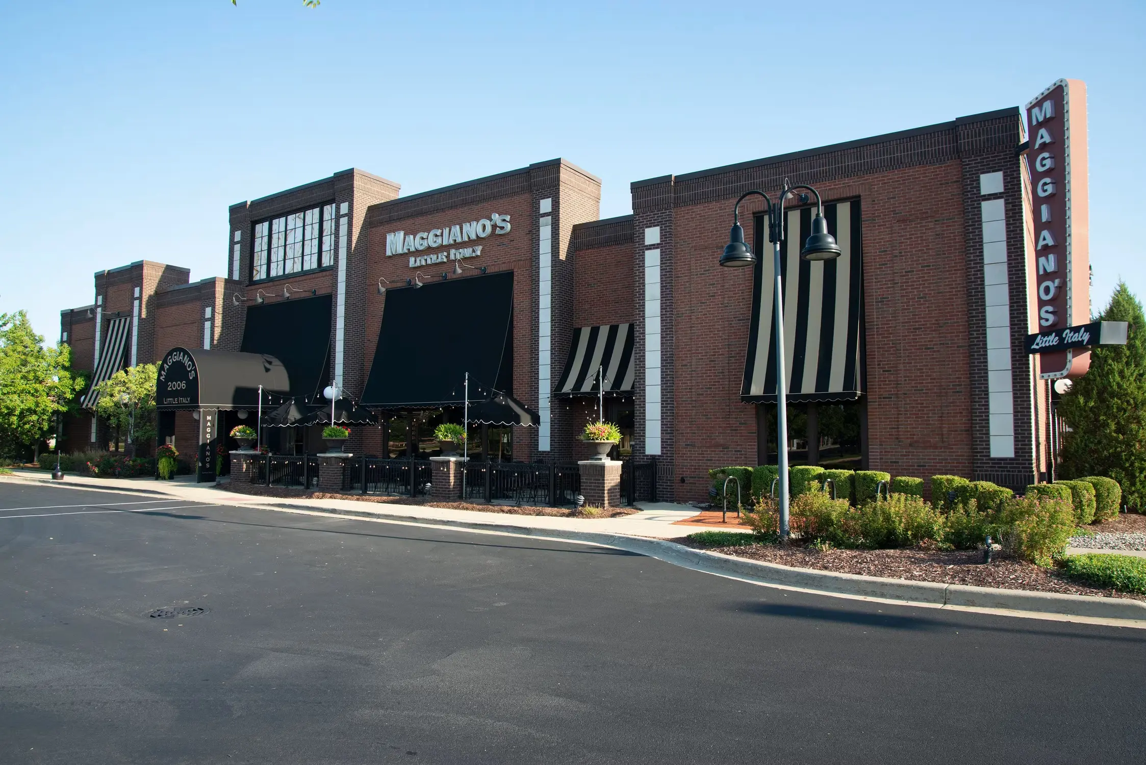 Maggiano's Freedom Commons exterior