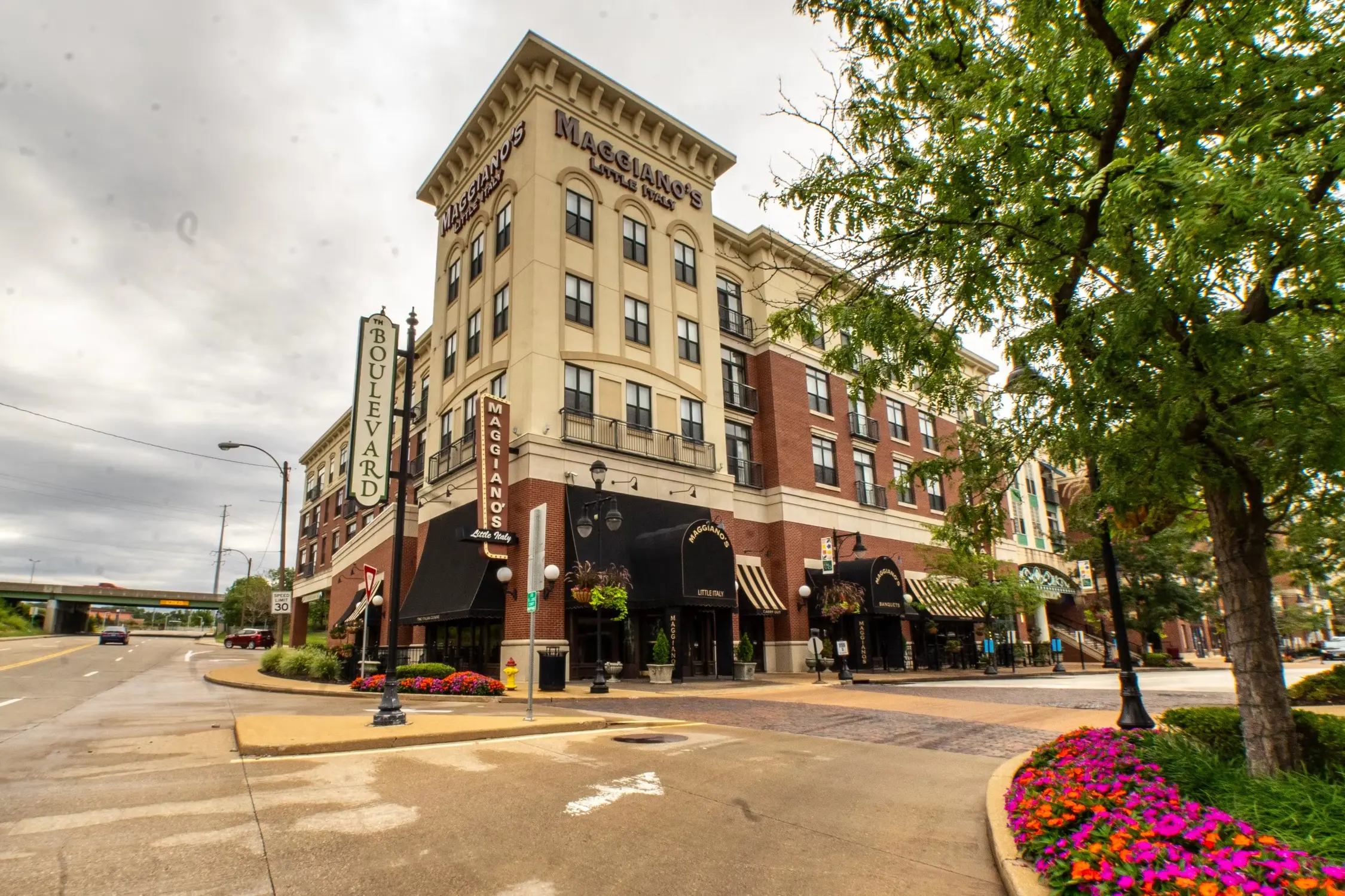 Maggiano's The Boulevard exterior