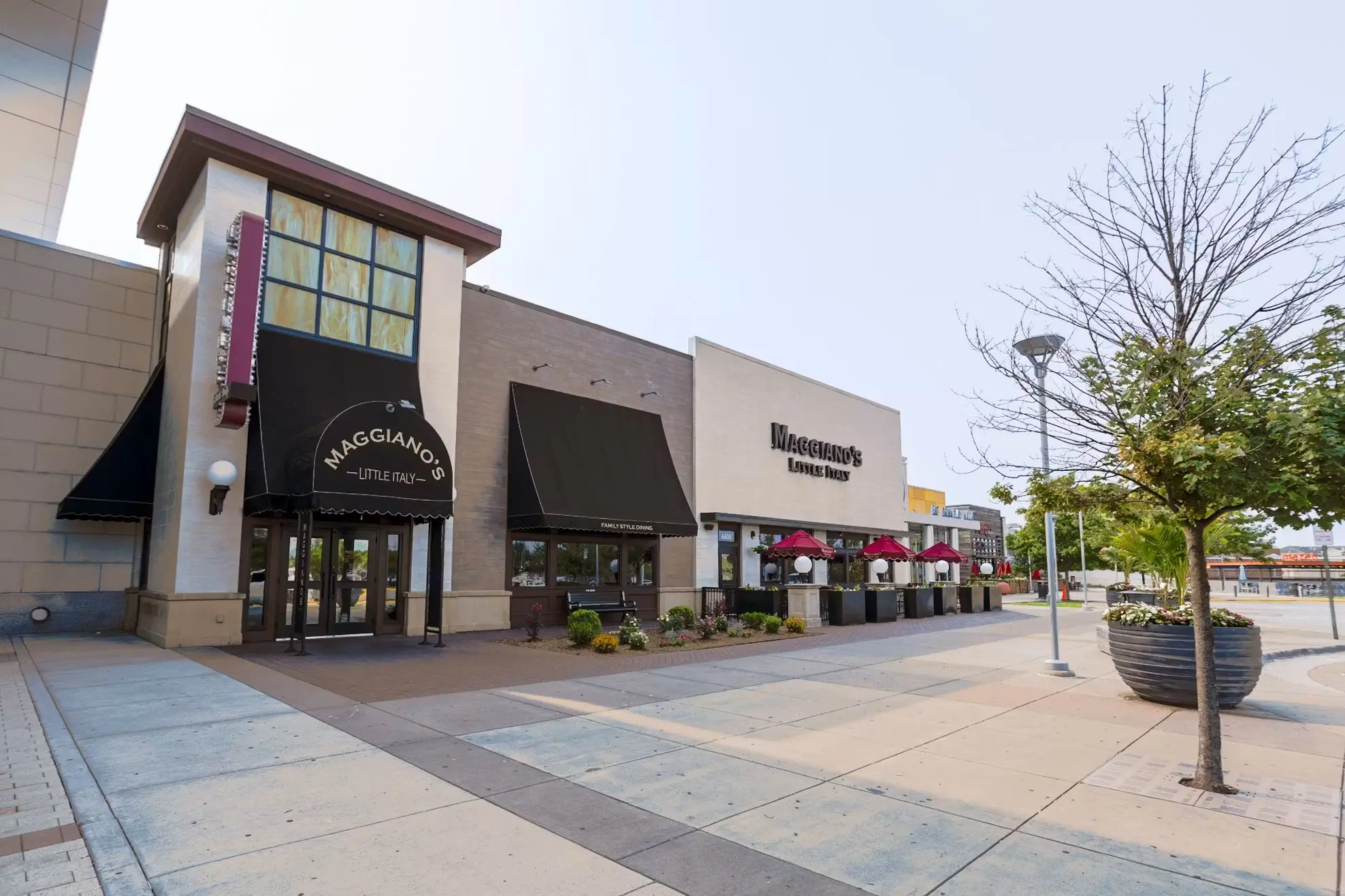 Maggiano's Springfield exterior