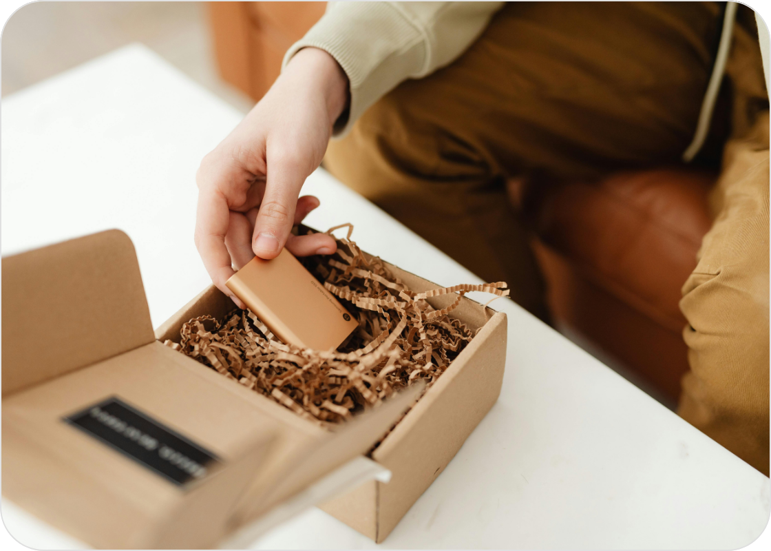 What to put in a new hire kit: 12 ideas for 2026