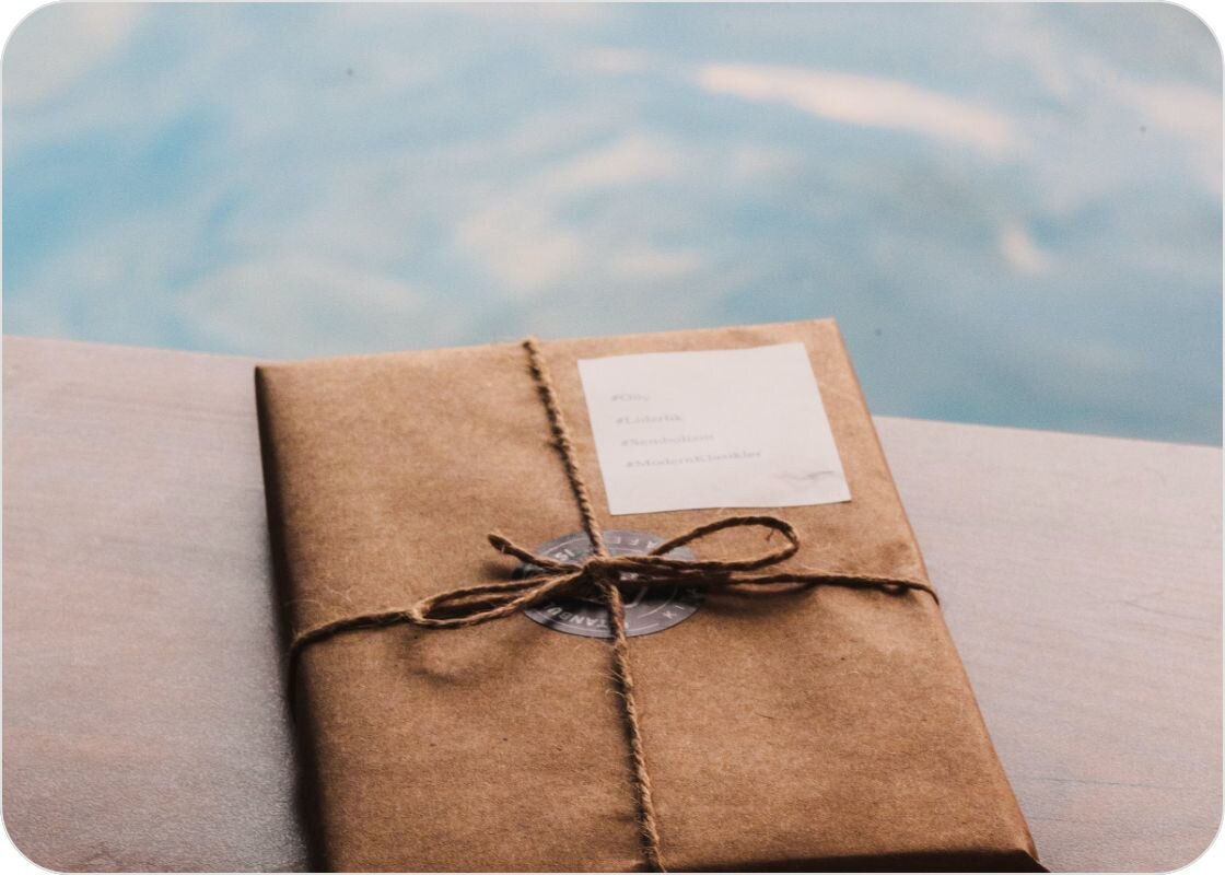 Gift ideas for employees by milestone: 1 year vs. 5 years vs. 10+ years