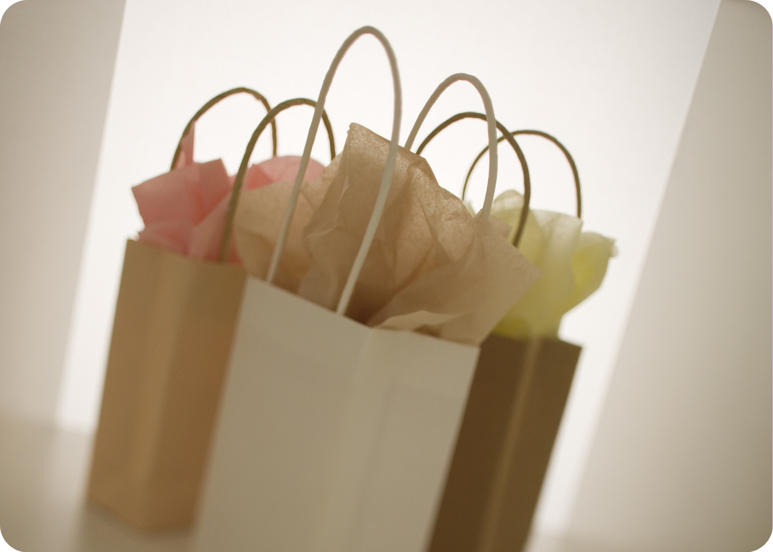 14 inexpensive team gift ideas that scale without losing the personal touch