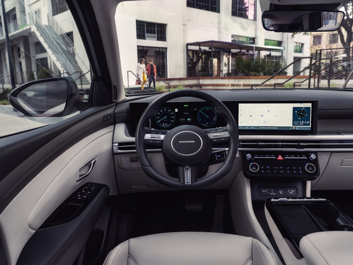 2026 Hyundai TUSCSON Hybrid interior dashboard
