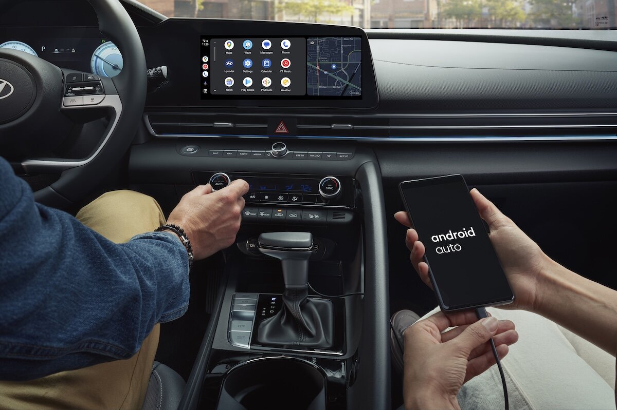 2026 Hyundai Elantra Hybrid touchscreen with phone connected via Android Auto