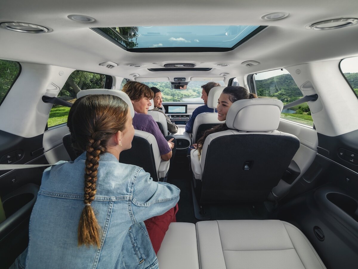 2026 Hyundai Palisade family of five in car, talking and smiling