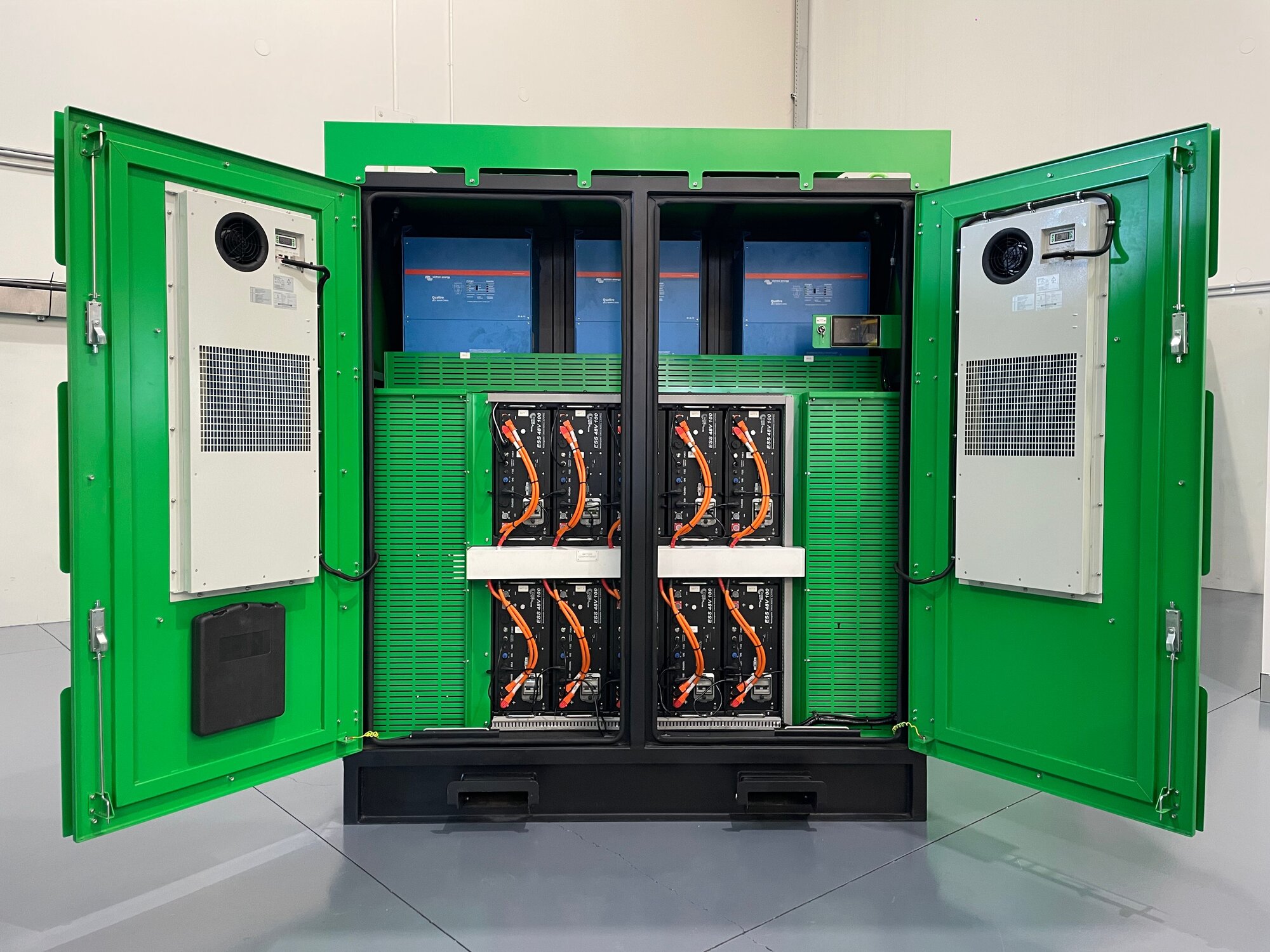 Internal view of the Globe Power HAC24k-40 battery energy storage system showing lithium battery modules and power electronics.