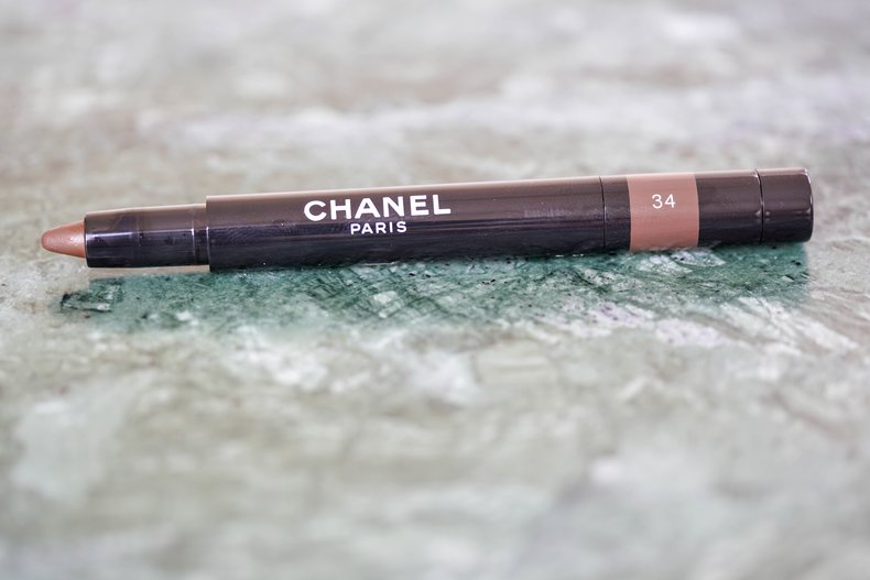 Close up of EYESHADOW - LINER - KOHL34 - CONTOUR BRUN