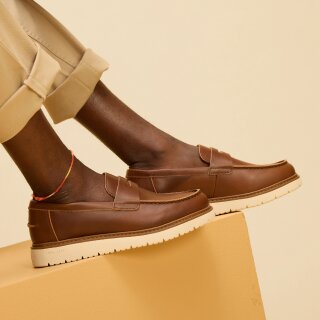 Navi TRVL LITE Havana Loafer in Walnut Leather.