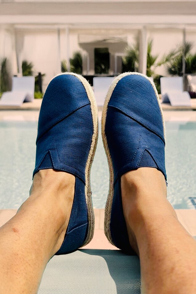 The Alp Rope 2.0 espadrille is our modern take on the iconic style. With a stylish jute wrap midsole and improved design, this shoe is the perfect vacation companion.