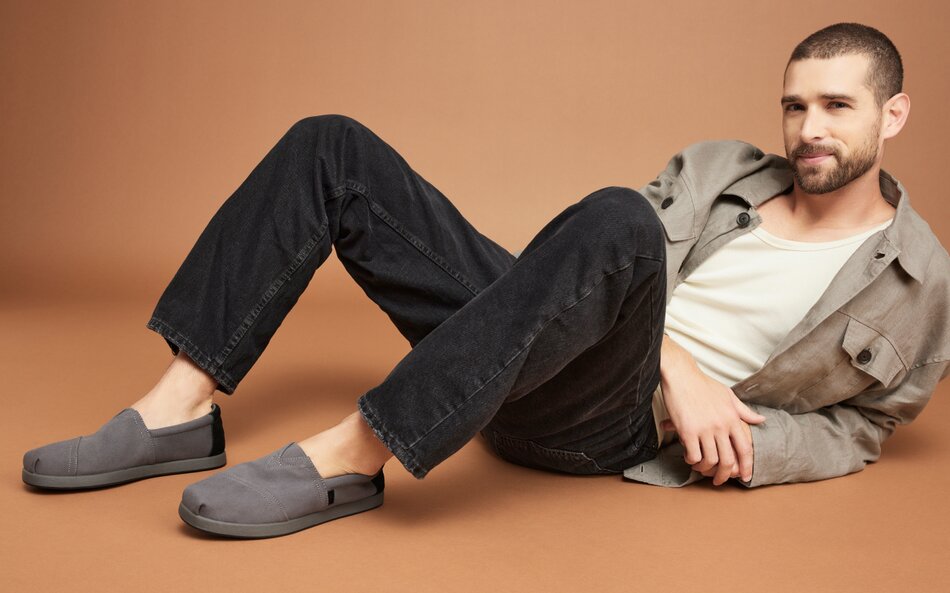 Men's Alp Fwd in dark grey twill shown.