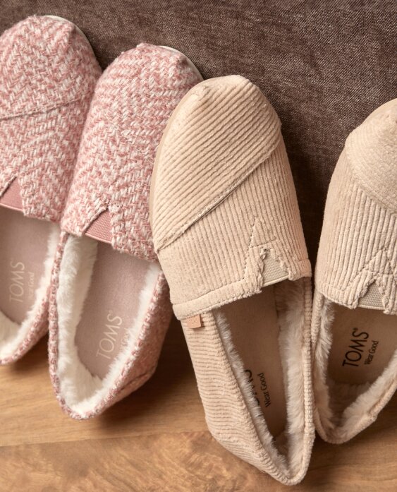 Women's Alpargatas shown.