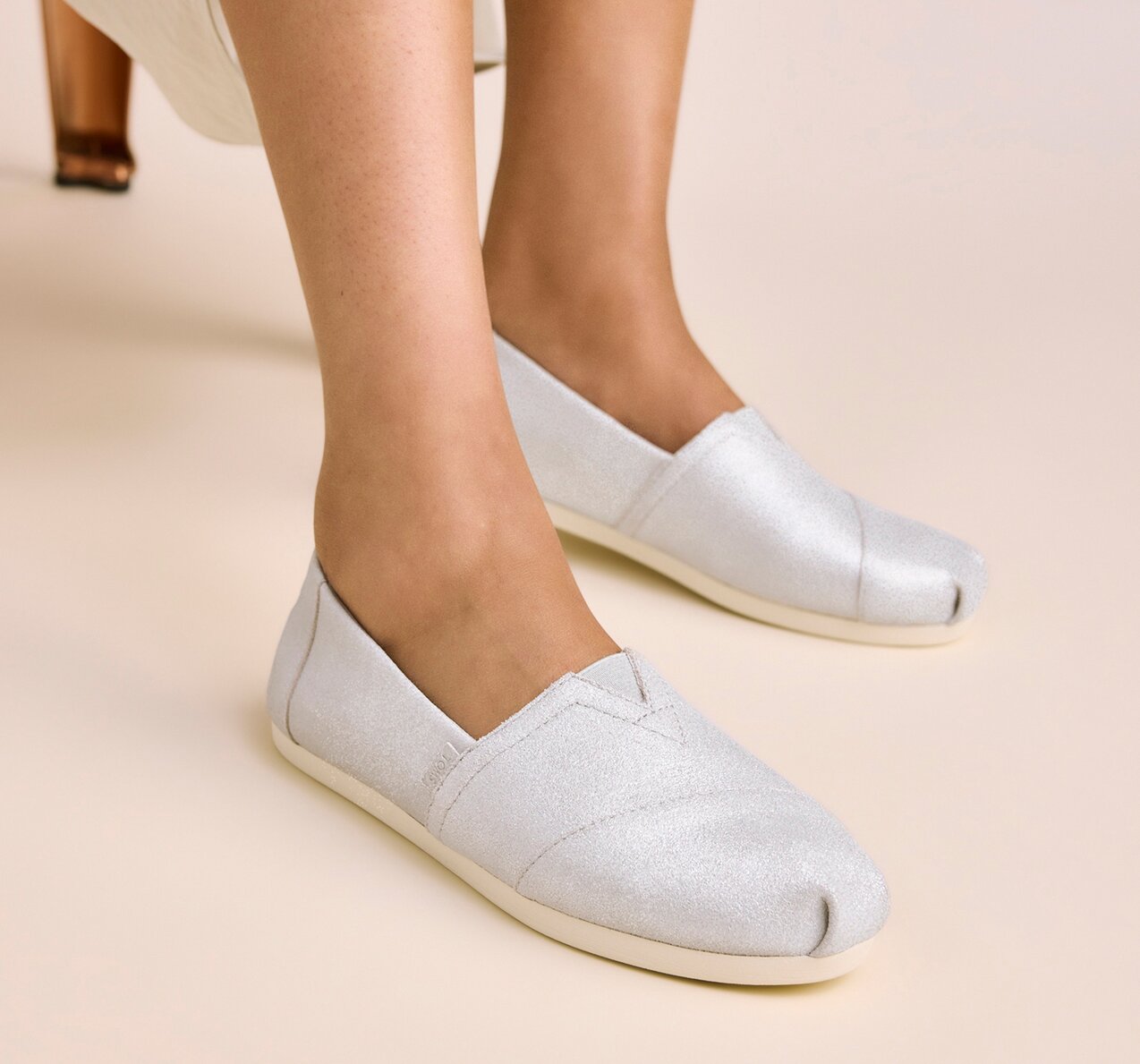 Women's Alpargata Classic in light grey metallic suede.