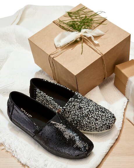 Various TOMS Alparpatas in various colors shown.