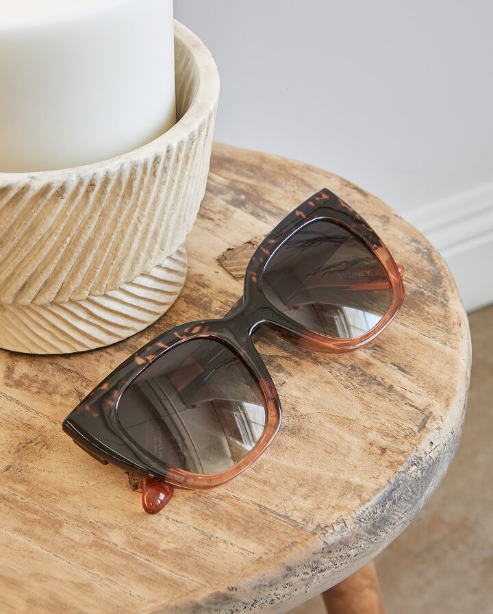 Model wearing Cordones Plus Kids Sneaker.