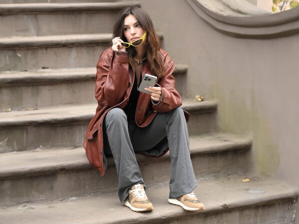 Find out why the TRVL LITE Retro Sneaker, loved by Emily Ratajkowski, is the ultimate holiday travel shoe. 