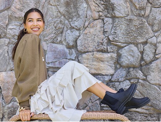 Model wearing Bennet Boot.