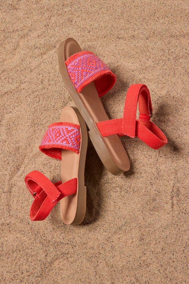 The best warm-weather sandals for your mini