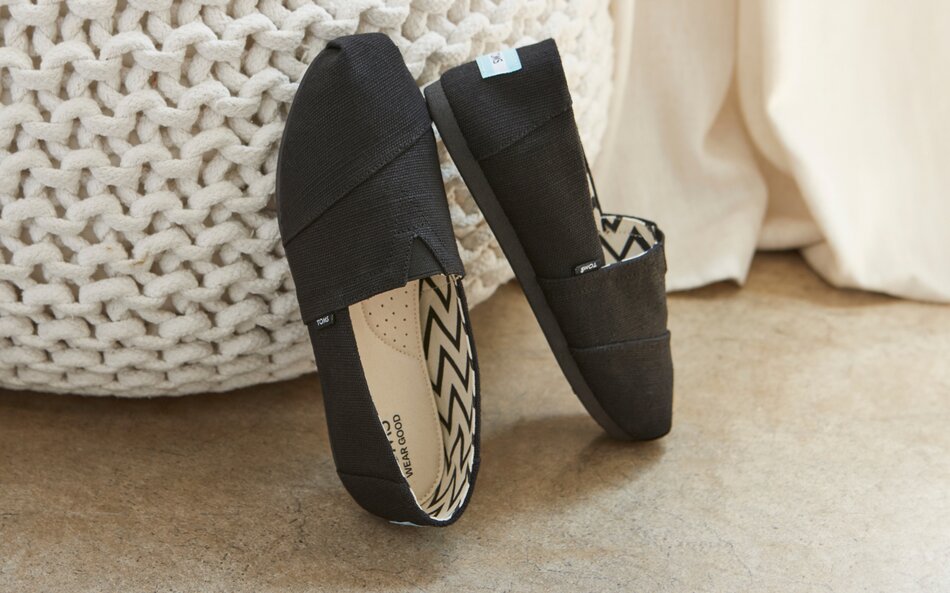 Alpargata Black Heritage Canvas shown.