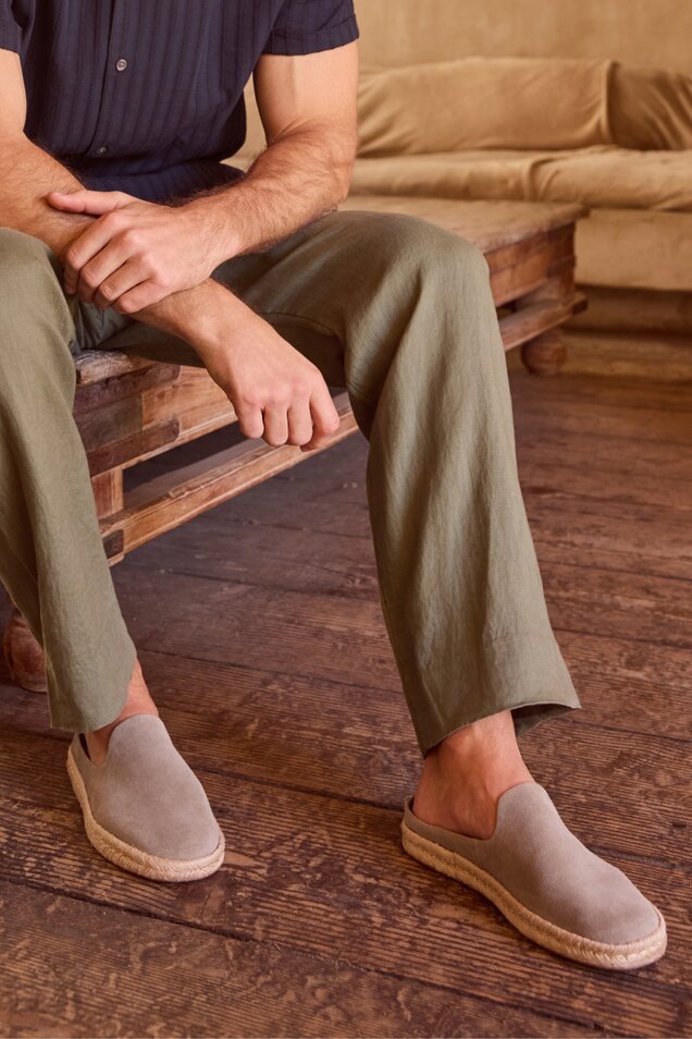 The Santiago Mule pairs a suede upper with a rope-wrapped midsole and mule construction for a laid-back, warm-weather look. Slip on with denim or shorts for any casual occasion. 