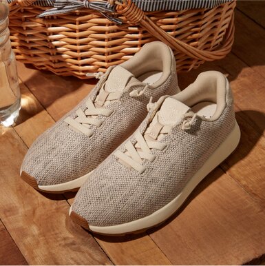 TRVL LITE Cabrillo Sneaker in Water Repellent Fog Textured Melange and Suede.