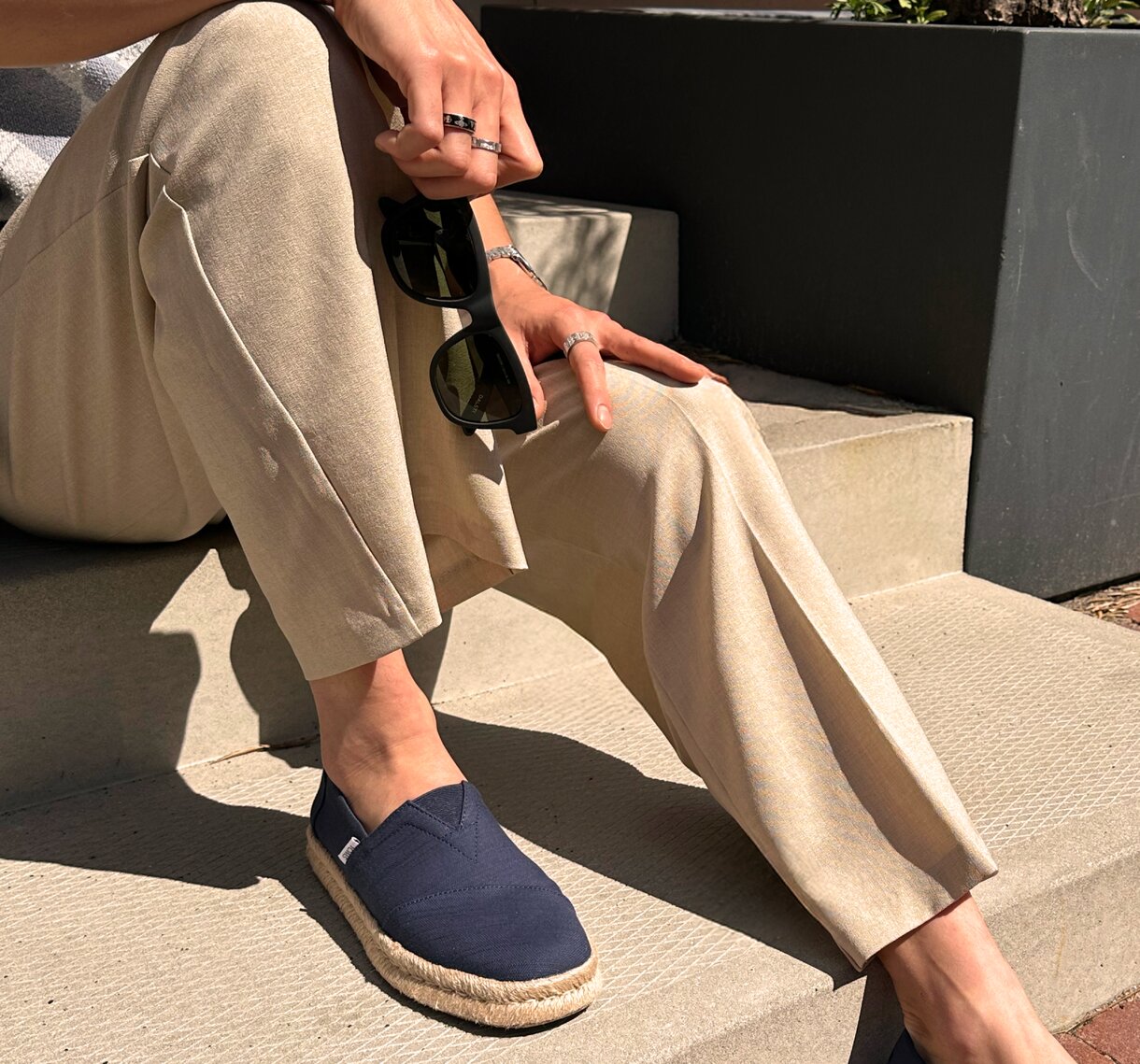 Le duo parfait : espadrilles Alpargata Rope 2.0 pour homme et lunettes Dalston Traveler